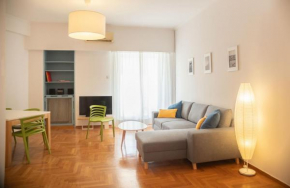 Family Apartment 10' from the Acropolis 100m2